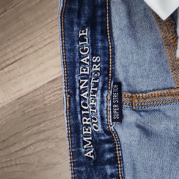 AMERICAN Eagle Outfitters Denim Distressed Shorts size 4 - Picture 2 of 5